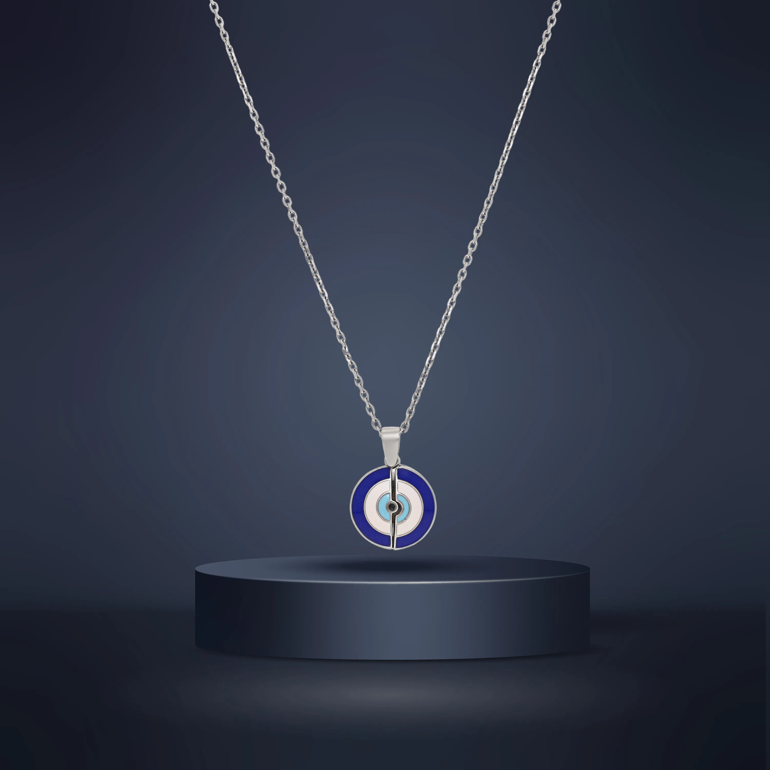 Finely Detailed And Crafted Silver Chain